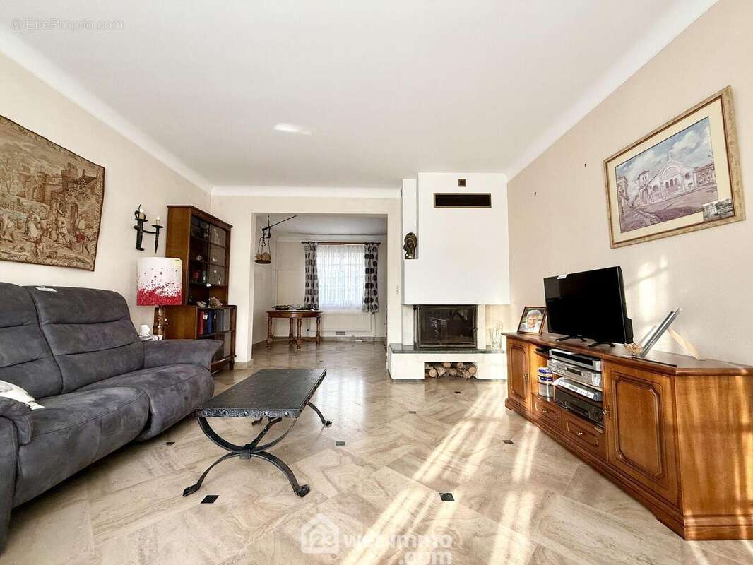 Maison à SAINTE-GENEVIEVE-DES-BOIS