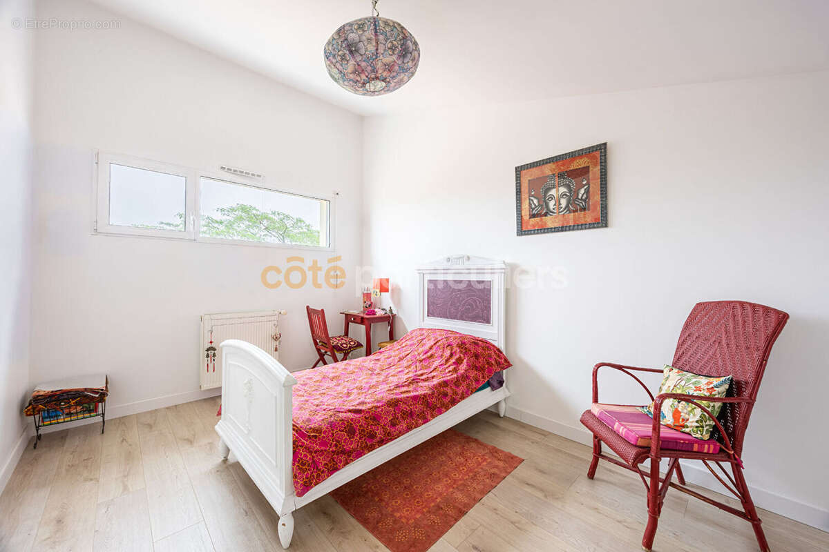 Basse goulaine -- maison familiale 194 m²  -- 5 chambres -- proche centre en impasse -- garage & jardin - photo 15
