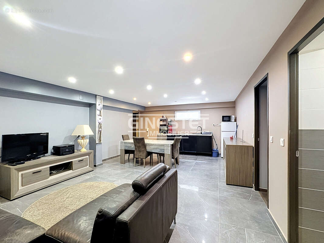 CULOISON, Villa 348m2, 4 chambres, un appartement de 54m2 et piscine intérieure. - photo 18