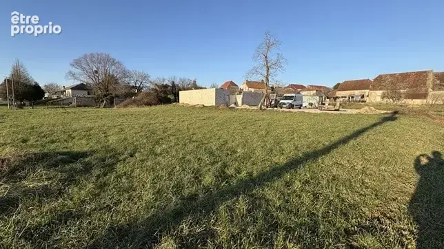 Photo Terrain à Villers-Chemin-Et-Mont-Les-Etrelles au prix de 12 000€