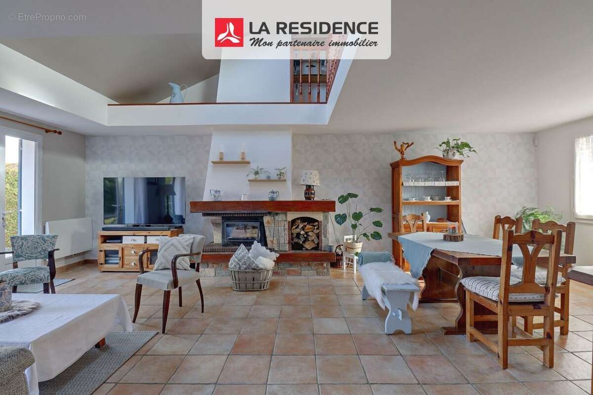 Maison à NEAUPHLE-LE-CHATEAU