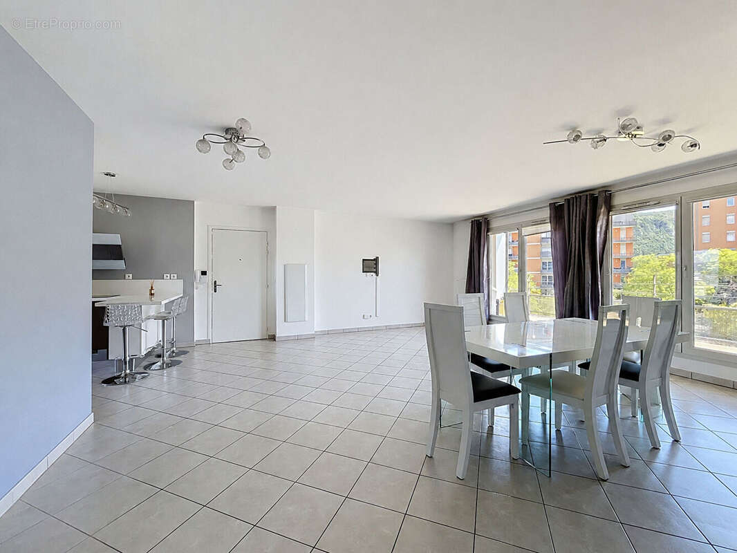 Appartement à SEYNOD