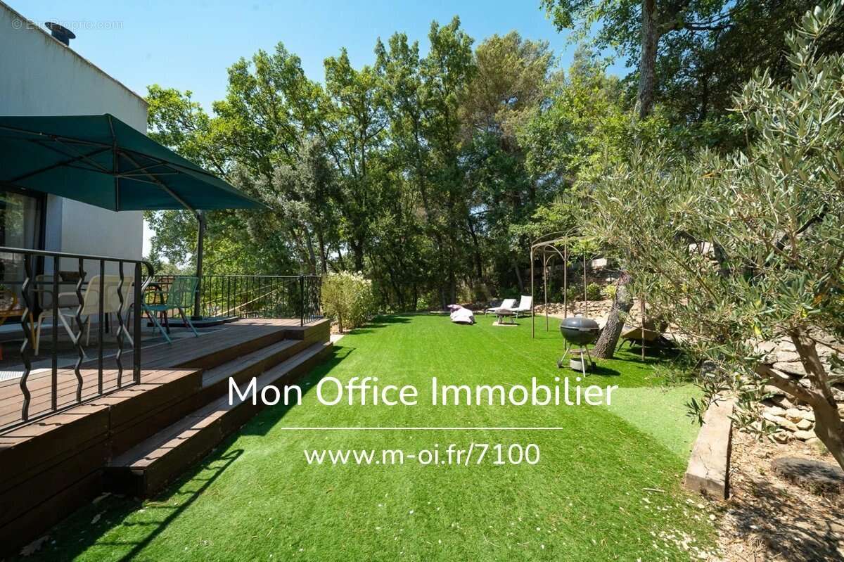 Référence : 7100-NGU. - Maison 9 pièces - Piscine - village à pied - calme - 276m2 - photo 6