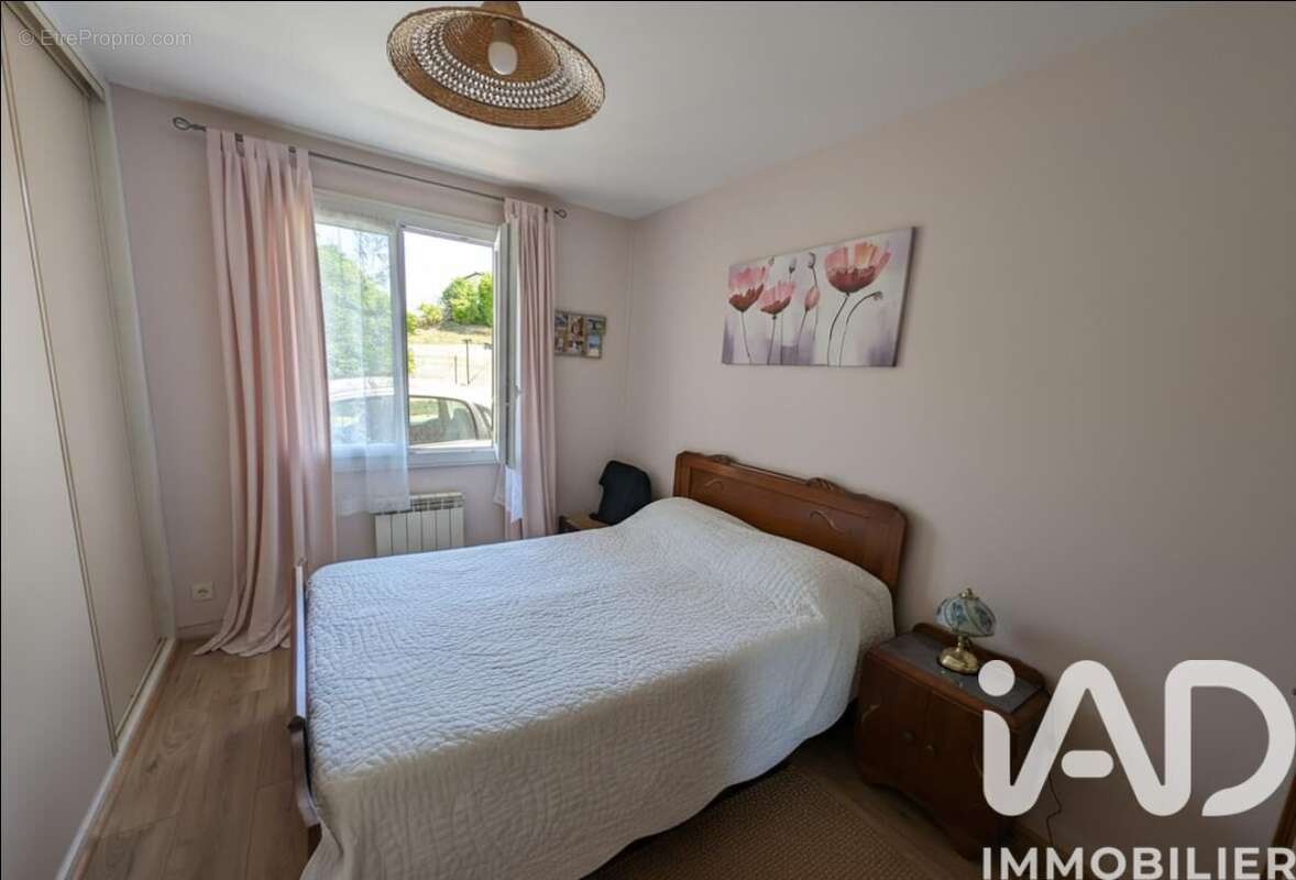 Maison 86 m² à Montignac-Charente  - photo 9