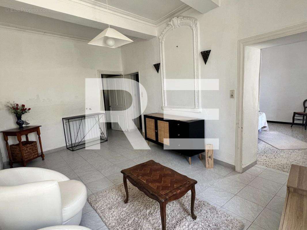 Appartement à UCHAUD