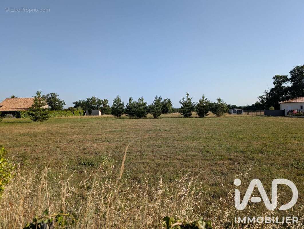 Terrain 911 m² à Le Pizou  - photo 2