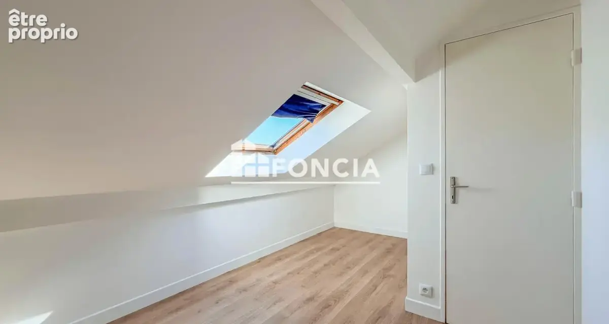 2 pieces en duplex au dernier etage avec box, a 10 min a pied de la gare - photo 5