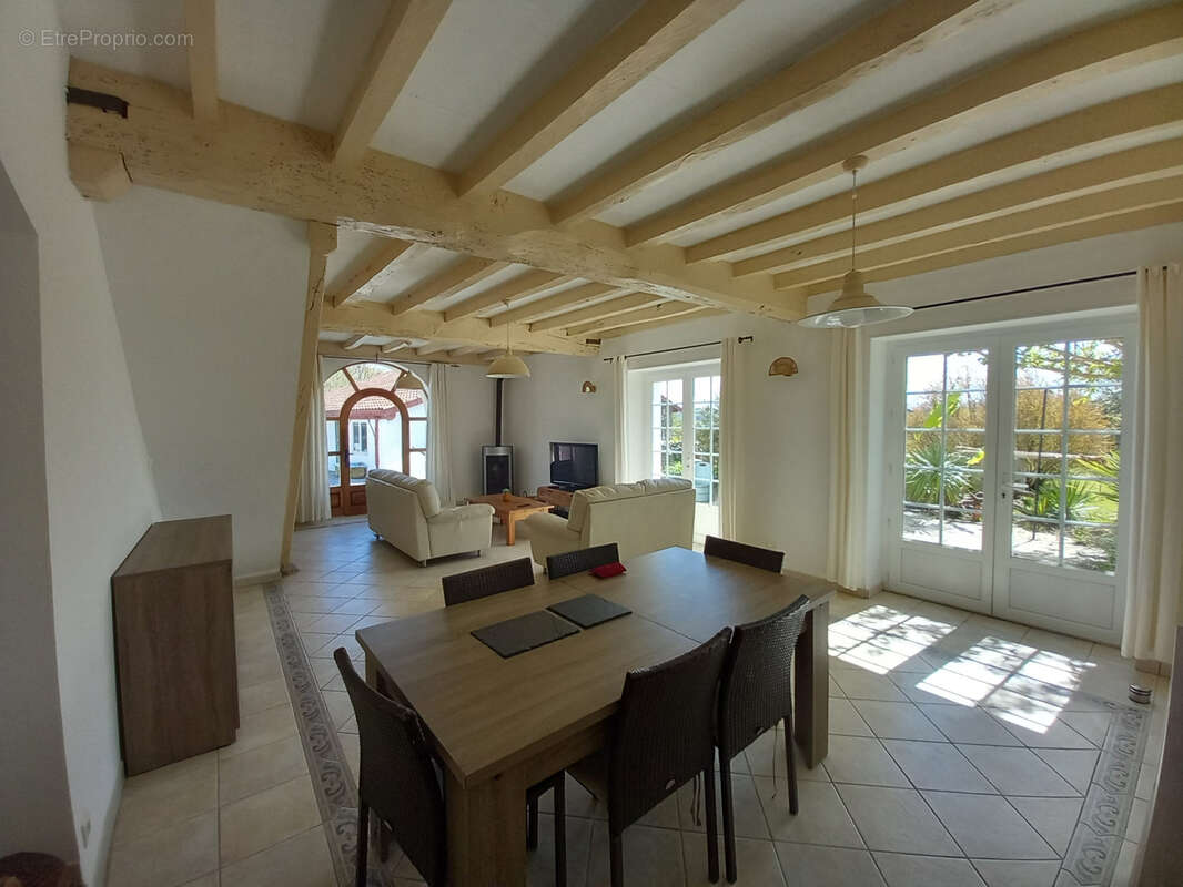 Maison à URT