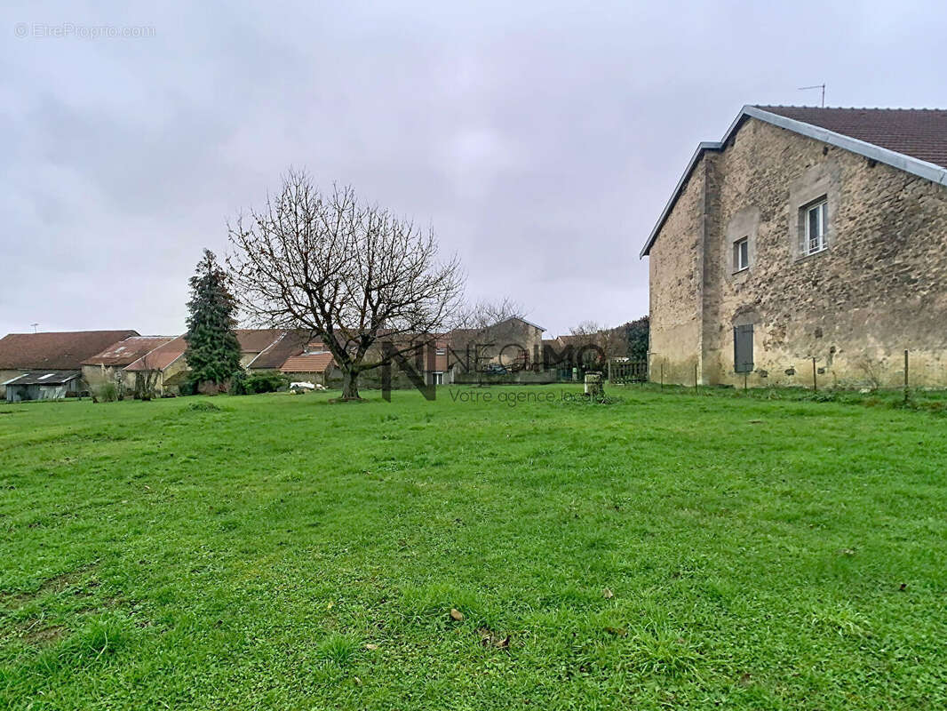 Maison à ROUVRES-LA-CHETIVE