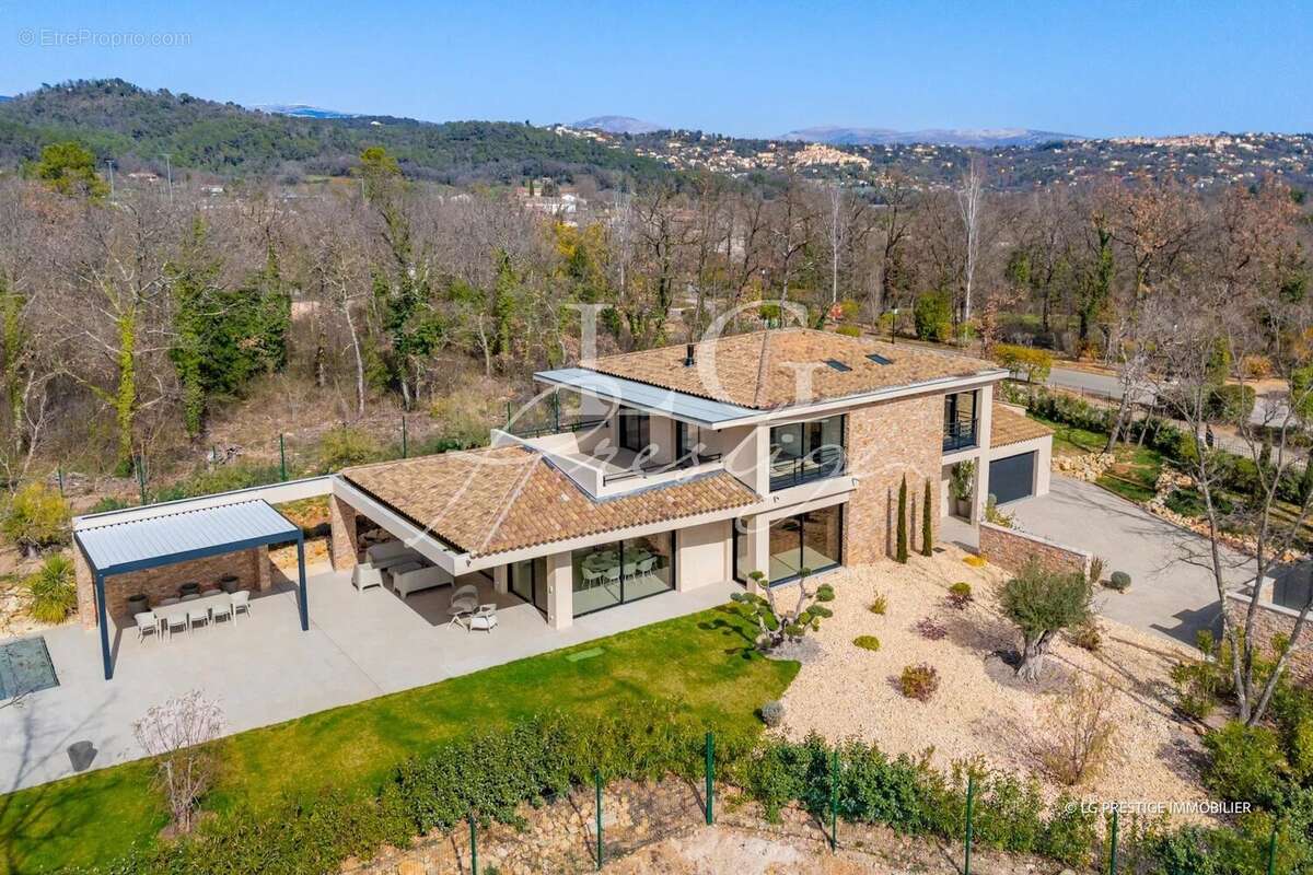 Maison à TOURRETTES