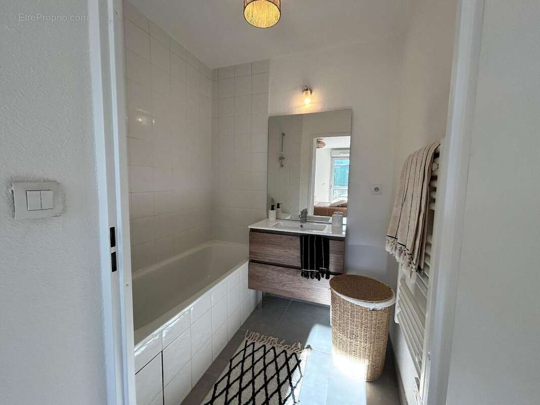   - Appartement à VILLEFRANCHE-SUR-SAONE