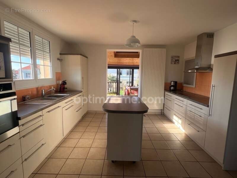 Maison à vendre 7 pièces MORTAGNE SUR SEVRE (85) - photo 2