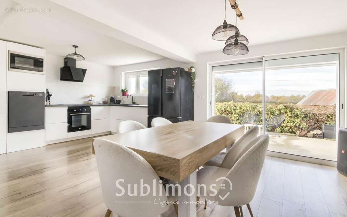 Maison à LA CHAPELLE-DES-MARAIS