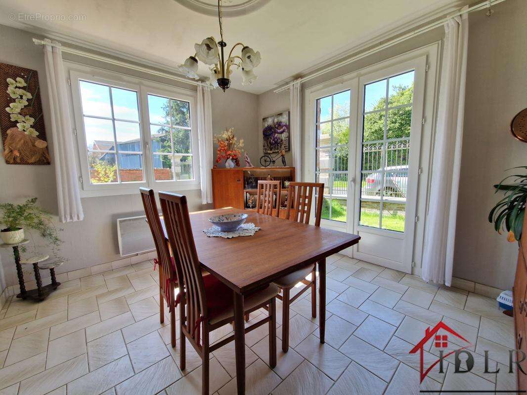 Maison à LA NEUVILLE-AU-PONT