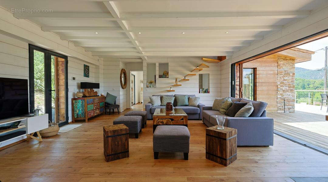 Maison à PLAN-DE-LA-TOUR