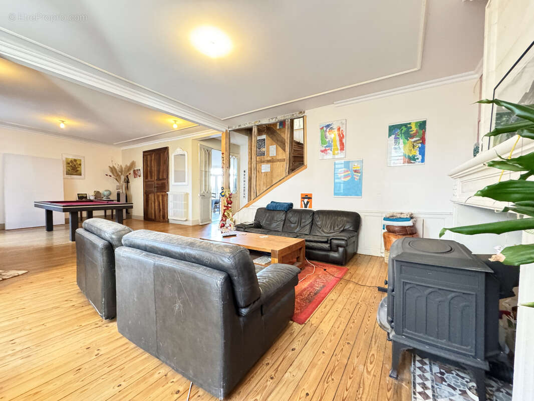 Maison à BARBEZIEUX-SAINT-HILAIRE