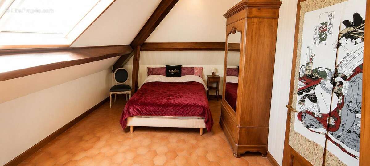 Maison à NIVOLAS-VERMELLE