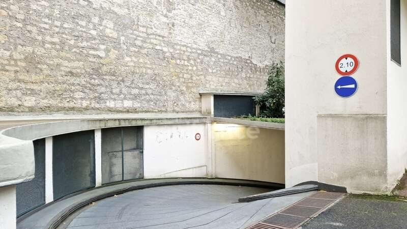 Parking à PARIS-17E