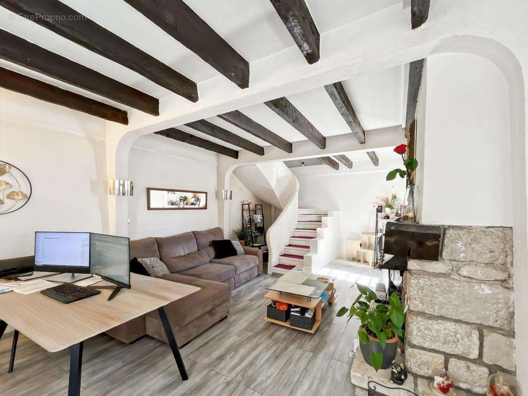 Maison de ville avec grande cour et stockage– Proche médiathèque de Béziers - photo 3