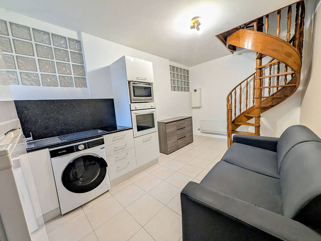 Appartement à MANDRES-LES-ROSES