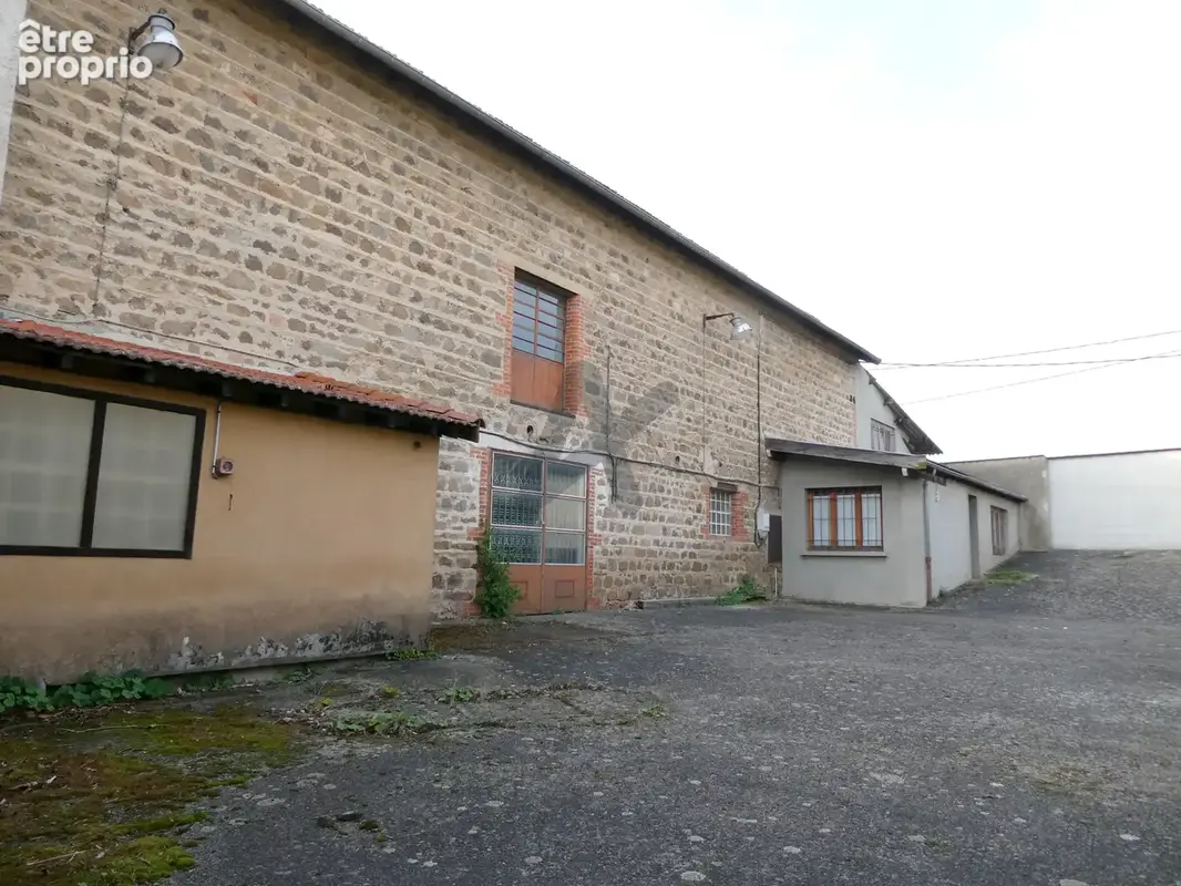 Grande dépendance en pierre de plus de 400 m2 avec 2800 m2 de terrain - photo 11