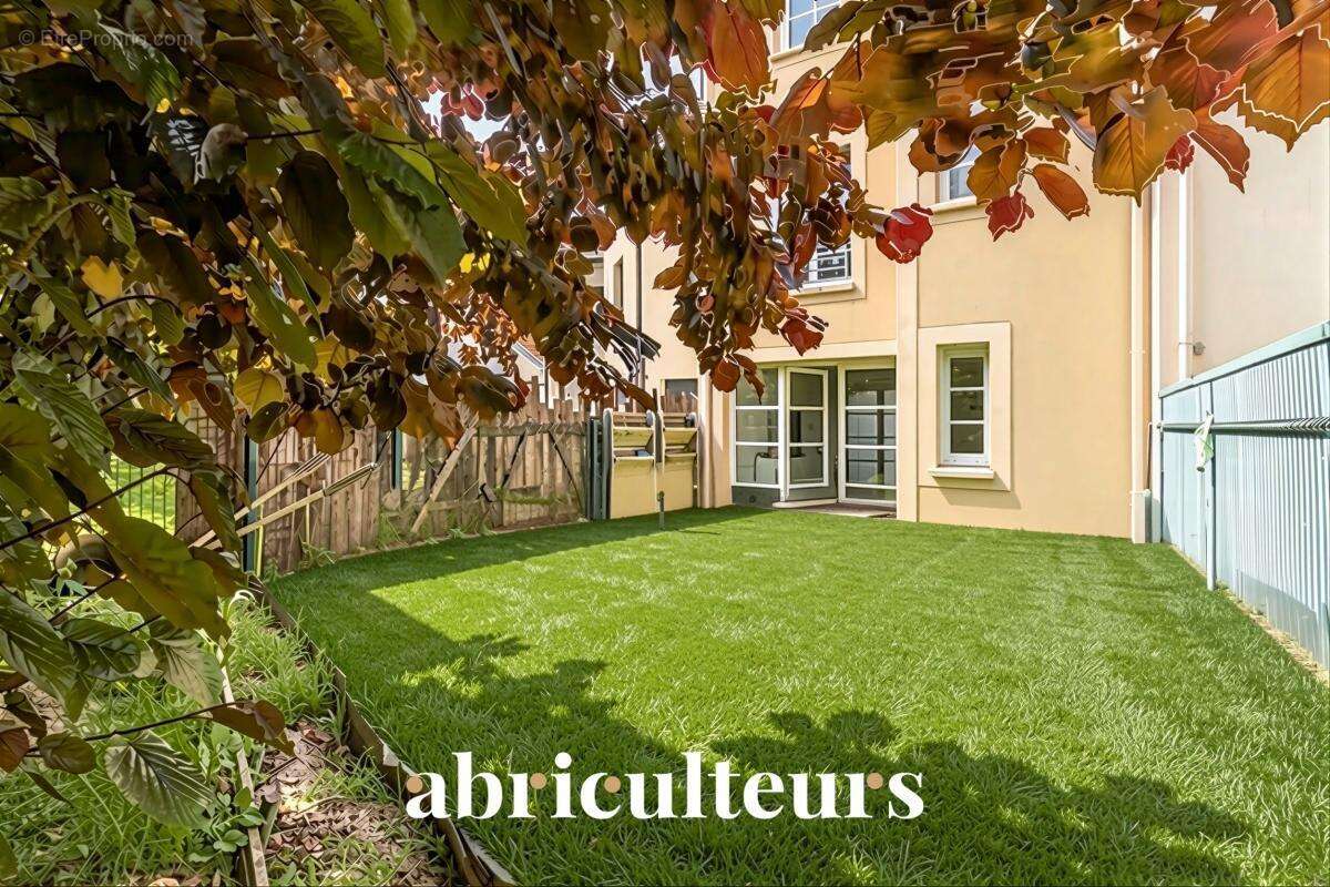 Maison à LES CLAYES-SOUS-BOIS