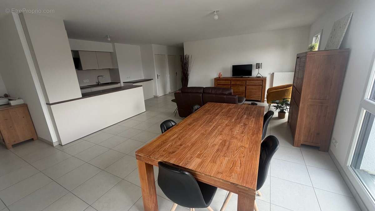 Appartement à vendre à Ville La Grand T4 Salle à manger Séjour Salon Cuisine équipée - Appartement à VILLE-LA-GRAND