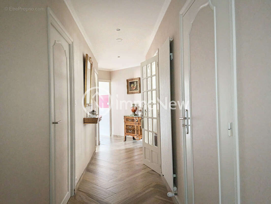 Maison à DONVILLE-LES-BAINS