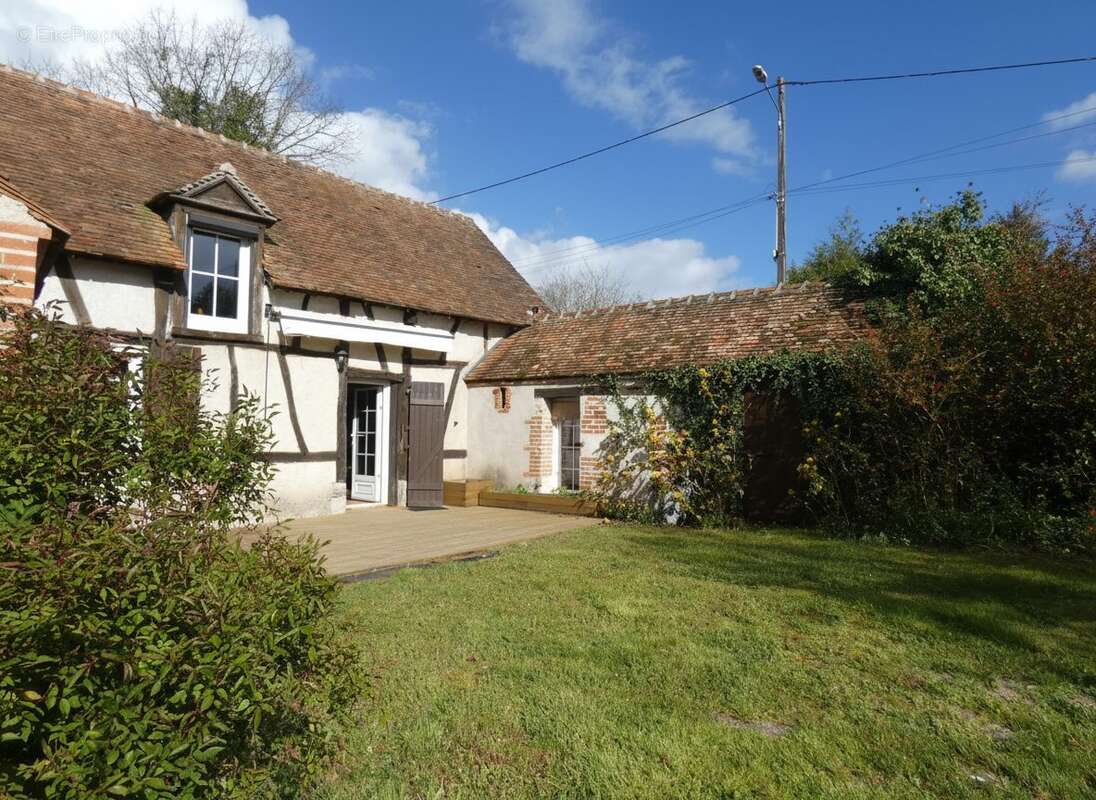 Maison à LES BORDES