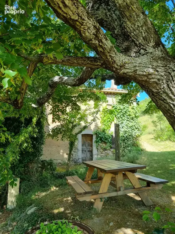 Maison ancienne à rénover sur 30 hectares environ - photo 2