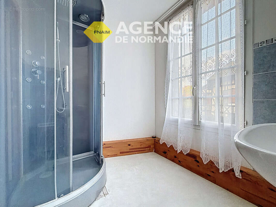 Maison à MONTREUIL-L&#039;ARGILLE