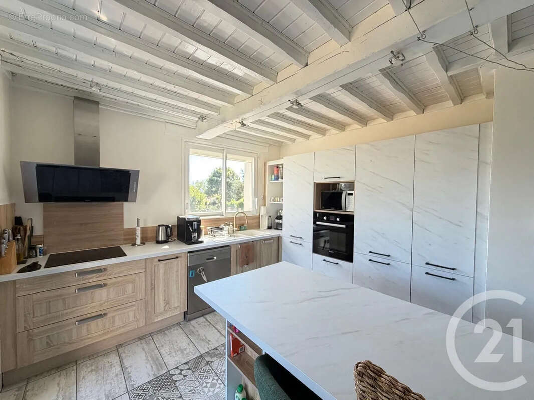 Maison 139 m² à Saint-Cyr  - photo 4