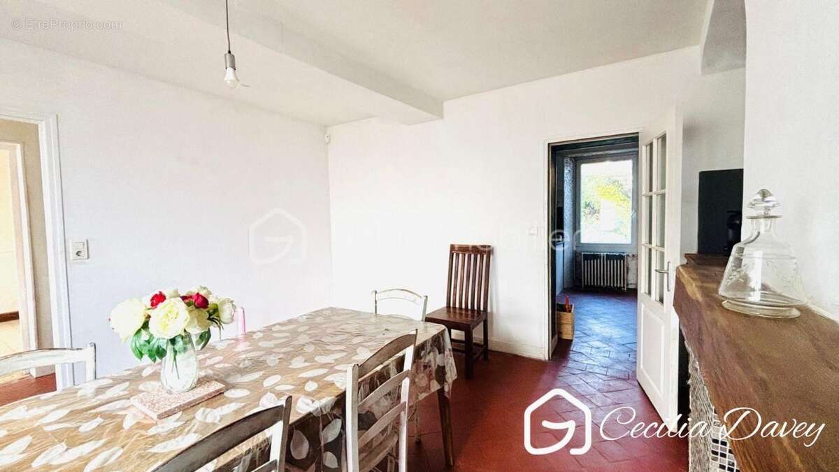 Maison à VILLENEUVE-L'ARCHEVEQUE