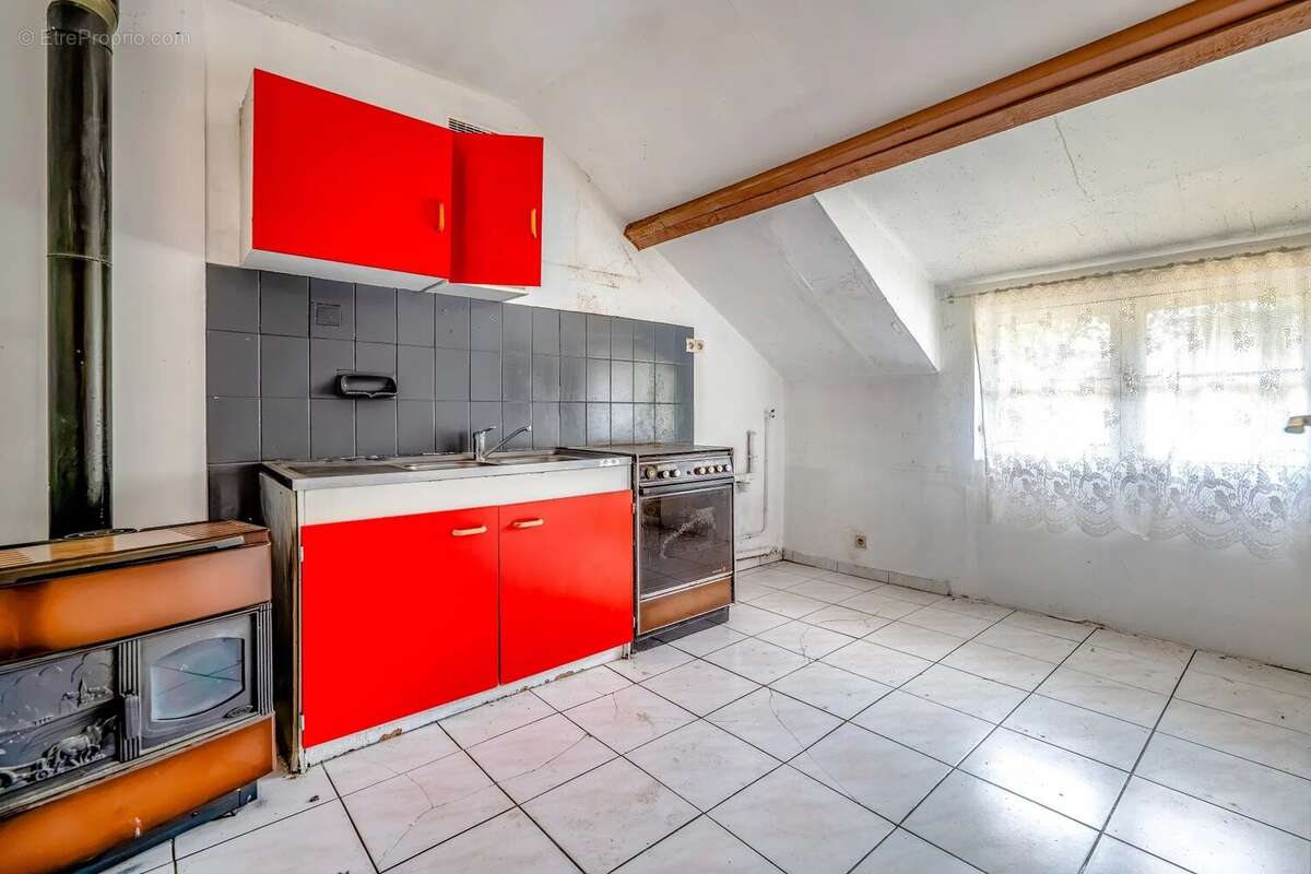 Dammarie-lès-lys – château soubiron – maison 105 m² à rénover – terrain 587 m² - photo 2