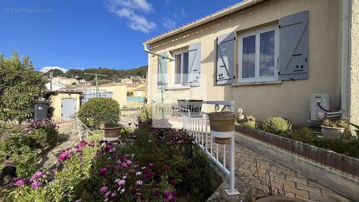 Maison à LAUDUN-L'ARDOISE