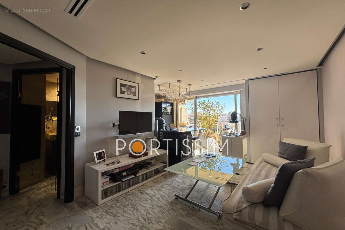 Appartement à SAINT-LAURENT-DU-VAR