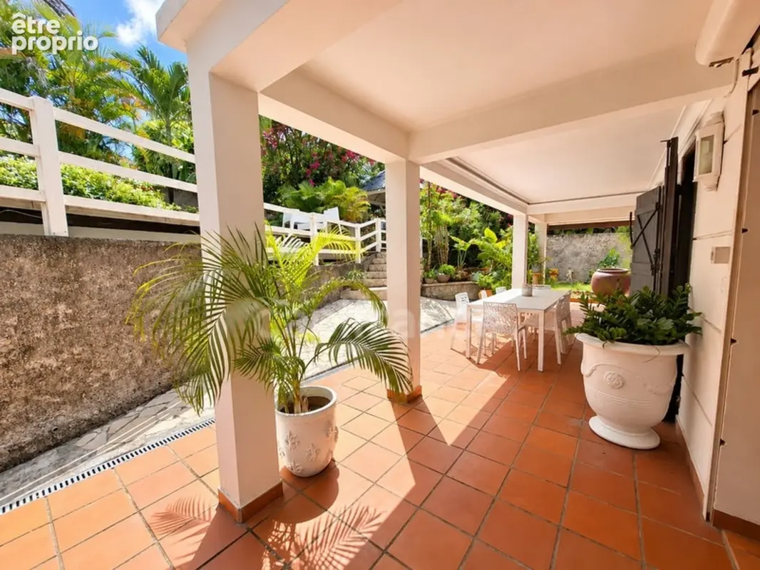 A vendre - Fort de France Quartier Didier -  Villa T6 avec jardin, terrasse, carbet et piscine - photo 15