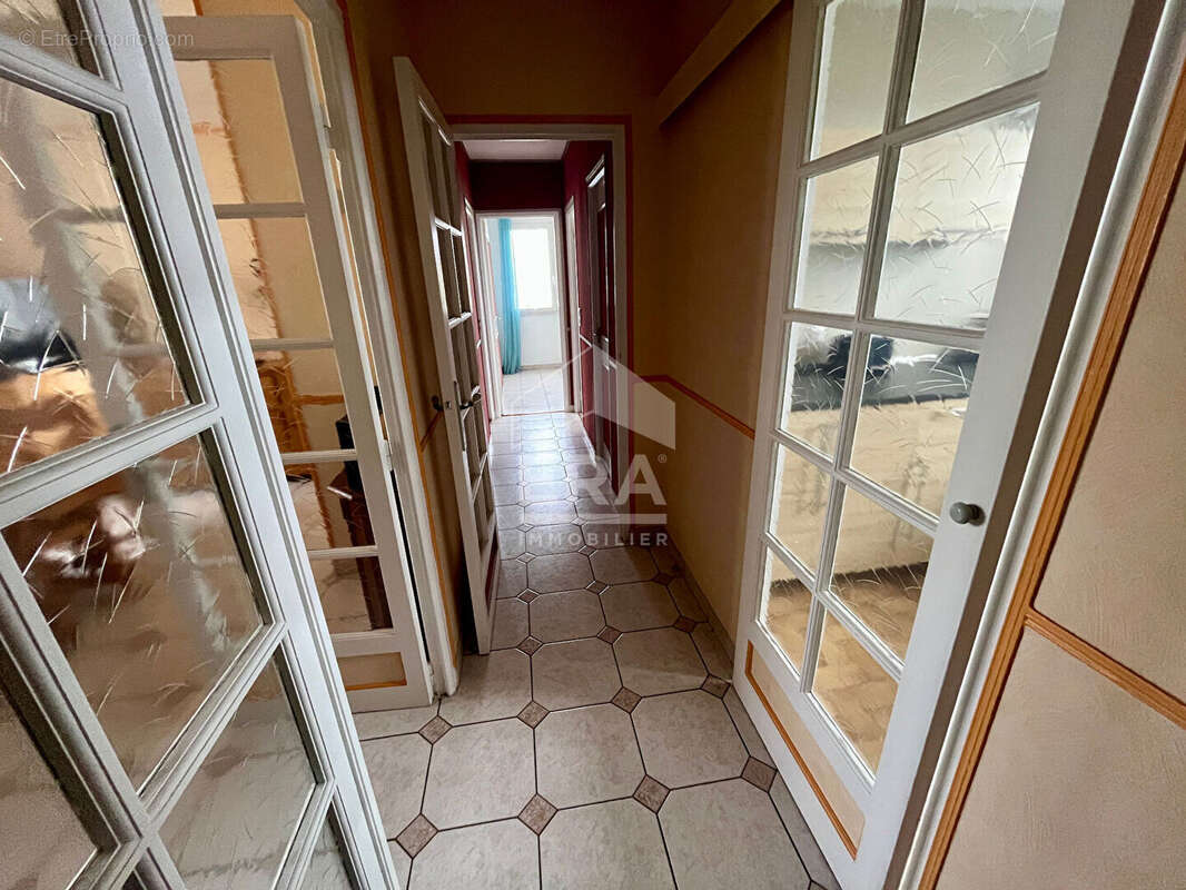 Appartement à LES CLAYES-SOUS-BOIS