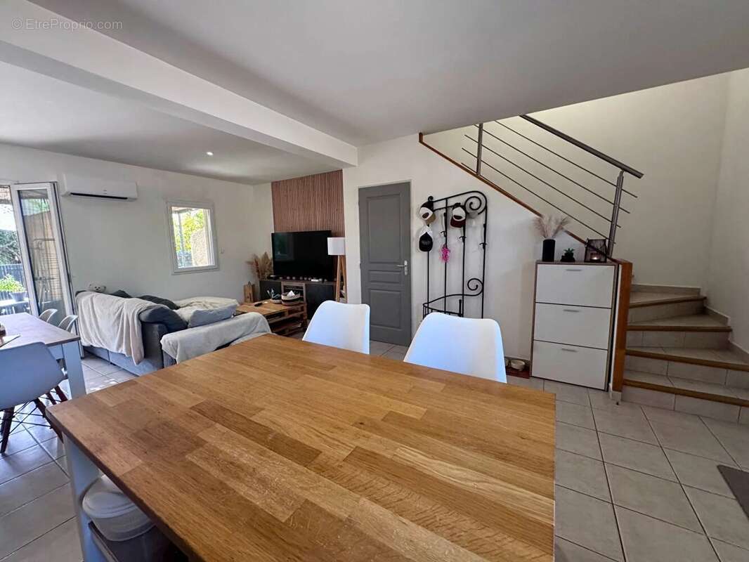 A VENDRE ROGNONAS  proximité d'AVIGNON  maison3 chambres, jardin, terrasse et 2 parkings privatifs - photo 6