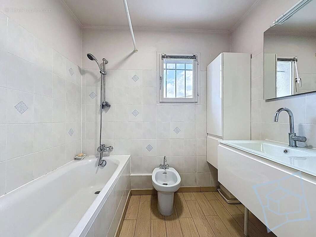 Maison à VOISINS-LE-BRETONNEUX