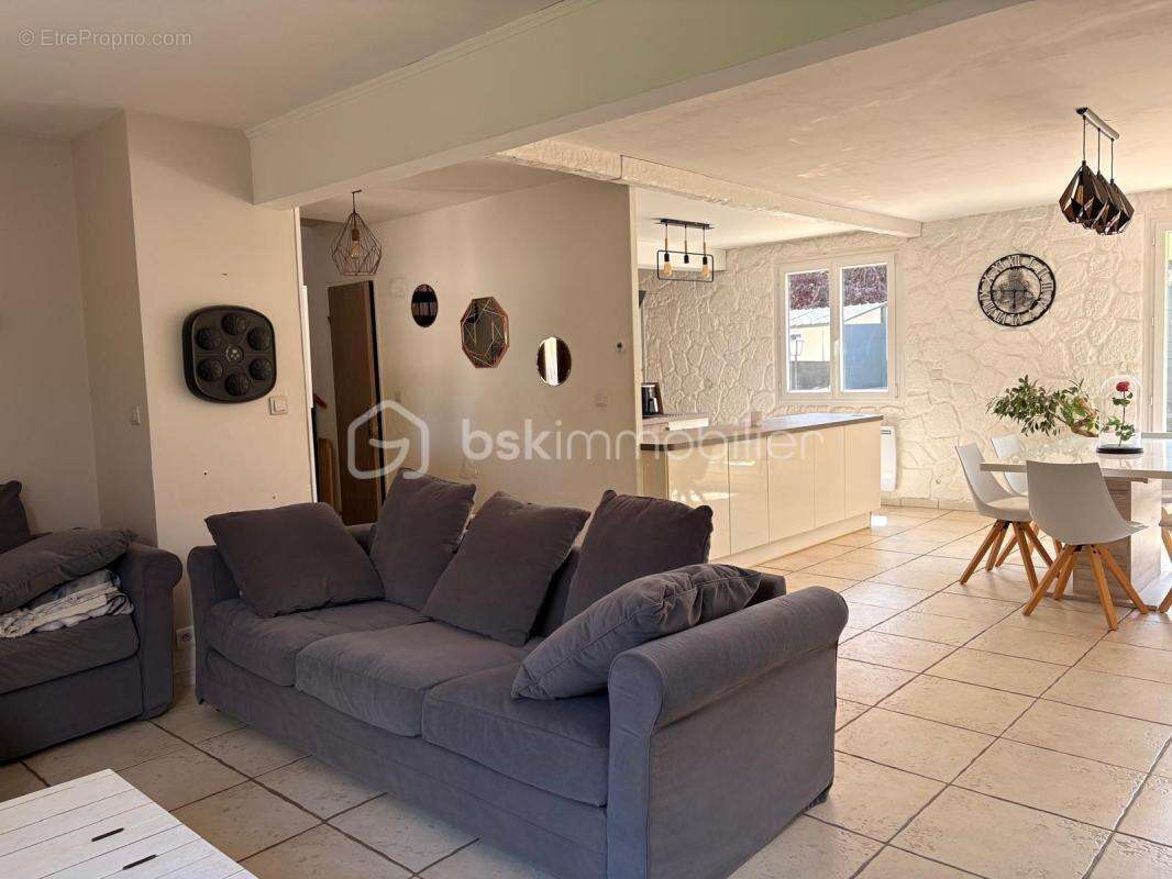 Maison 102 m² à Savigny-Le-Temple  - photo 7