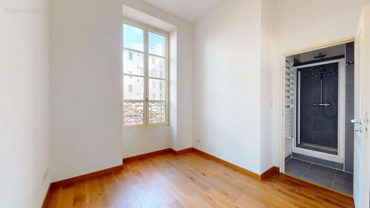 Appartement à MARSEILLE-2E