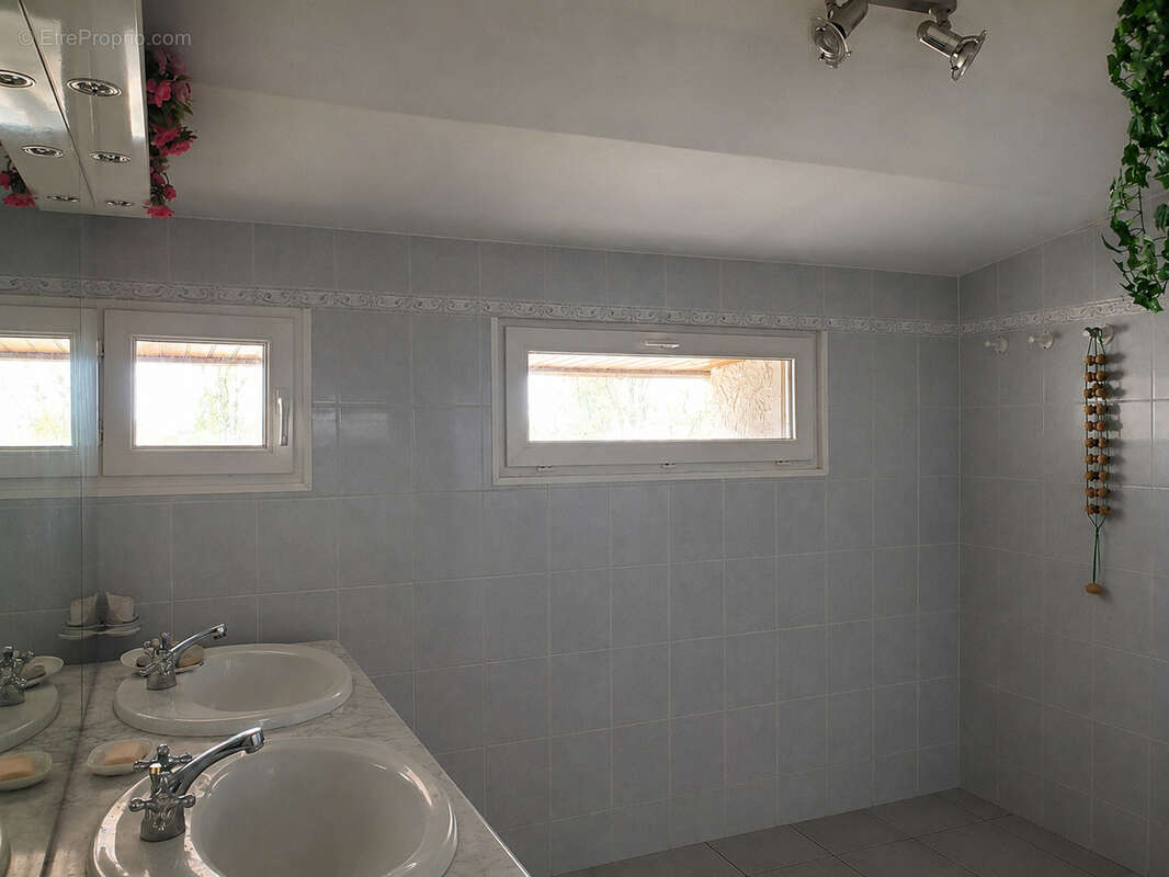 Maison de village à vendre à Champniers – Le charme d'un bien si - photo 18