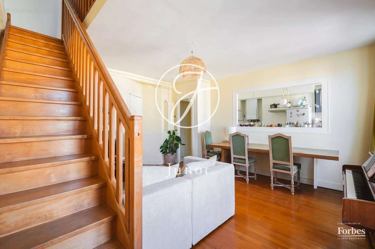 Appartement à PARIS-17E