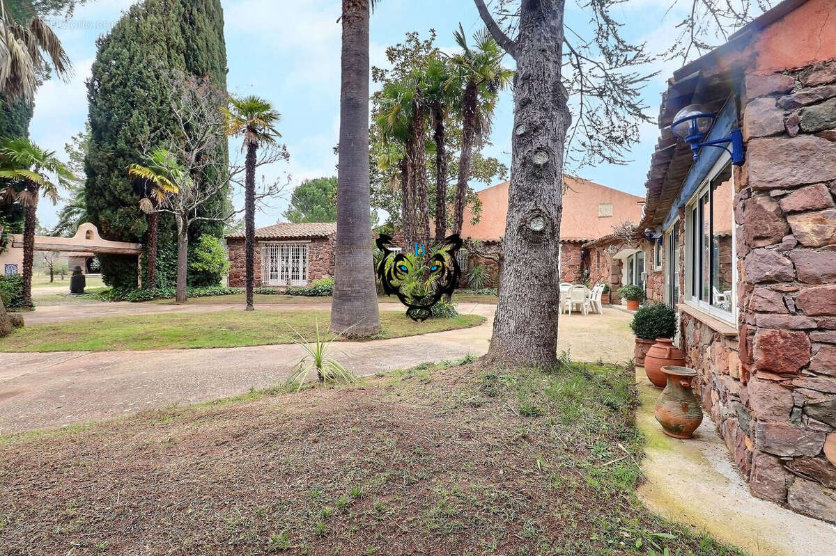 Maison à ROQUEBRUNE-SUR-ARGENS
