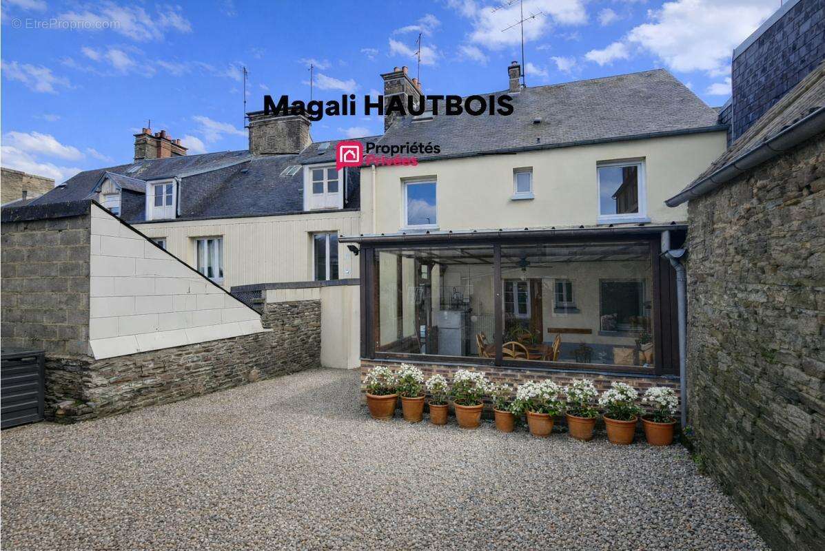 Maison à SAINT-HILAIRE-DU-HARCOUET