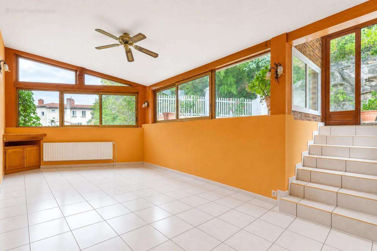 Appartement de 5 pièces de 110 m² situé à Lyon - photo 4