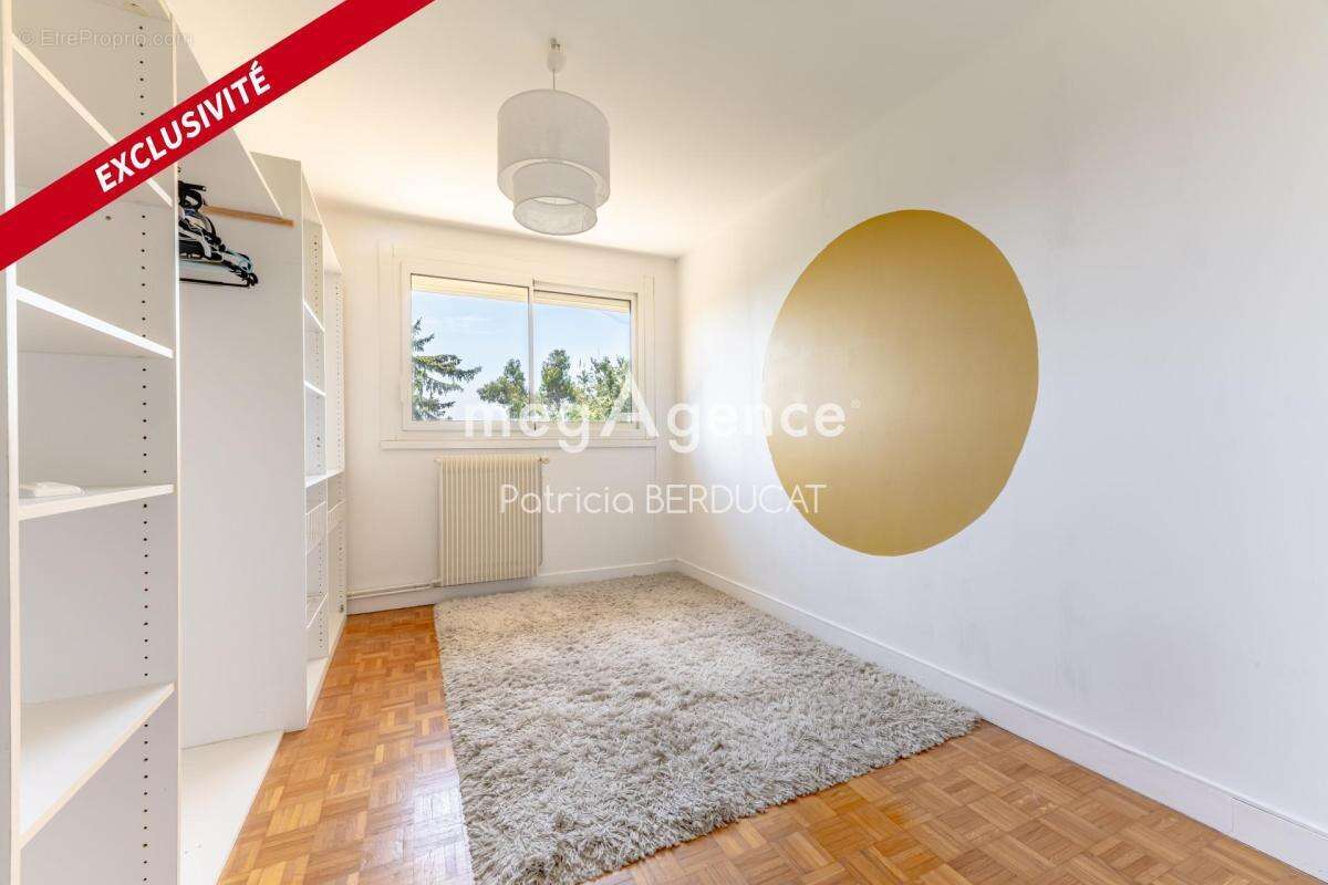 PROPRIETE FAMILIALE avec MAISON et ANNEXE / 189m² / 5 CHAMBRES - Avec terrasse et jardin arboré - photo 9