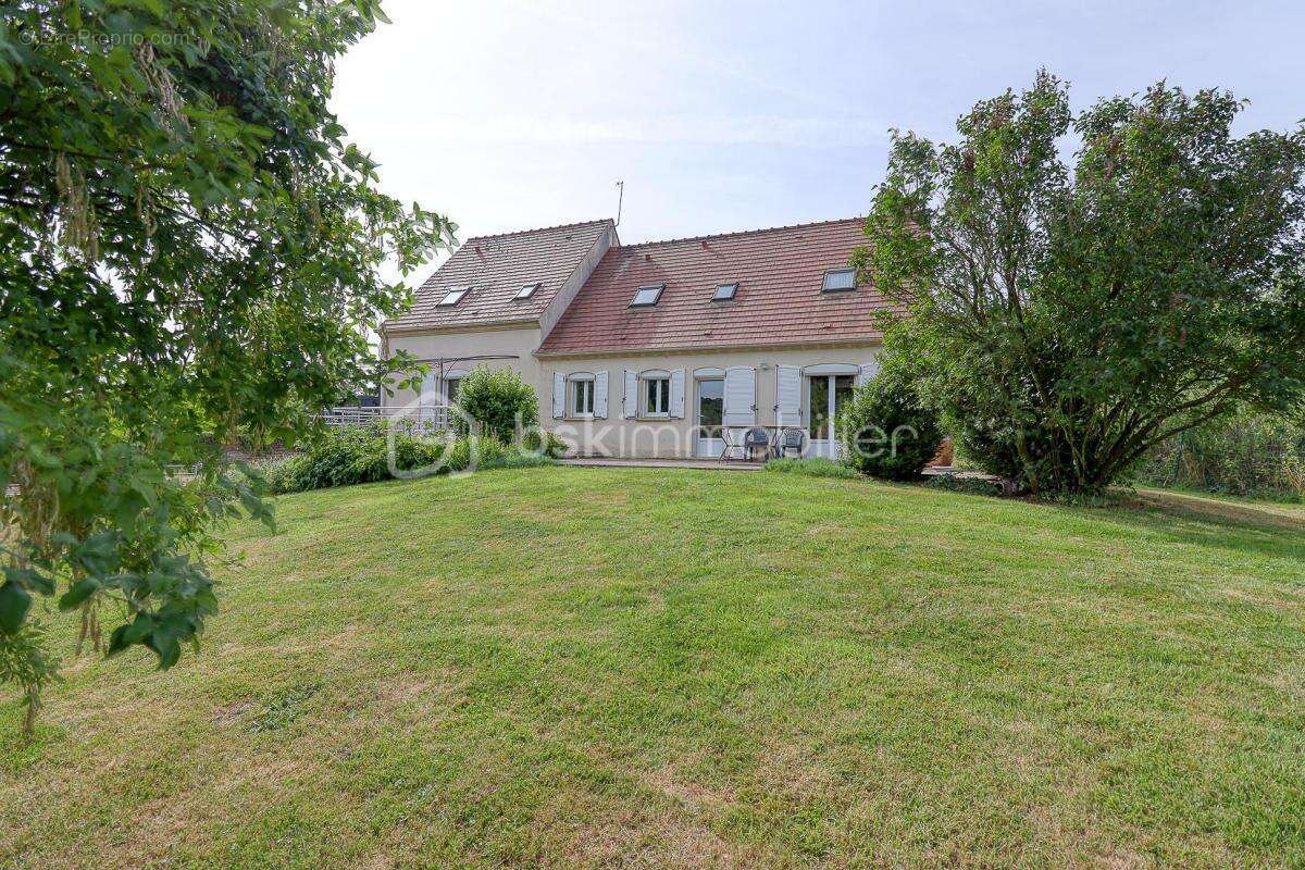 Grande maison familiale (8 pièces / 4 Chambres) à Hodenc en Bray – 15 minutes de Beauvais et Gournay-en-Bray - photo 3