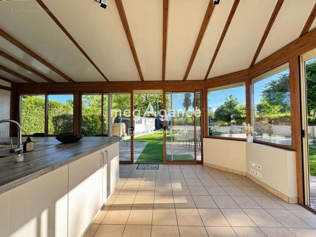 Maison 4 chambres, jardin aménagé et son garage - photo 2